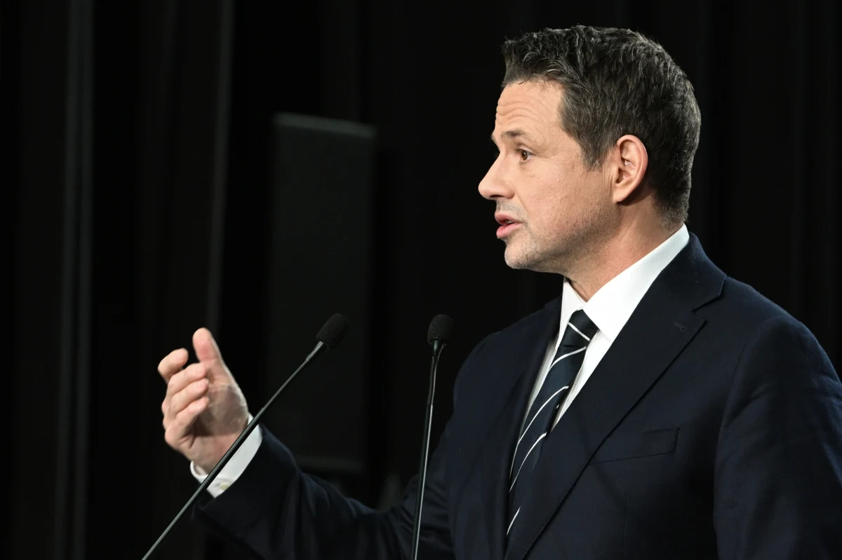 "Tego rodzaju ingerencja byłaby pocałunkiem śmierci dla każdej politycznej partii w Polsce" - powiedział Rafał Trzaskowski, pytany, czy obawia się, że amerykańscy politycy mogą próbować ingerować w procesy wyborcze w Polsce, tak jak zrobili to w Niemczech, popierając skrajną prawicę. Prezydent Warszawy nakreślił też, jakie zadania stoją przez polską dyplomacją w kontekście negocjacji pokoju w Ukrainie.