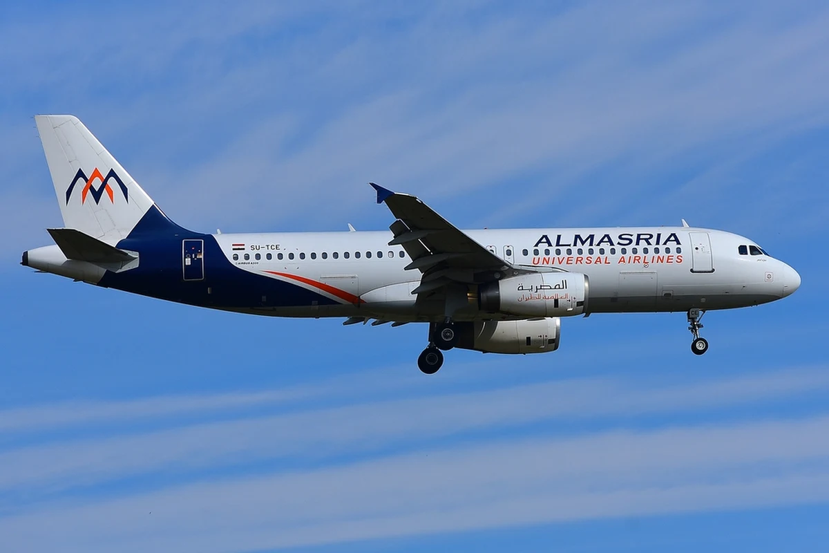 Samolot z rosyjskimi turystami na pokładzie musiał awaryjnie wylądować w Poznaniu po tym, gdy nie udało mu się podejść do lądowania w obwodzie królewieckim. Maszyna wylądowała o północy na lotnisku, a opuściła je dopiero tuż przed godziną 10 rano.