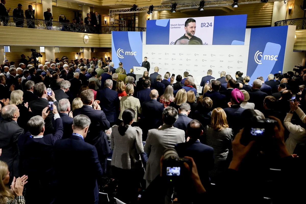 W weekend w Monachium odbyła się konferencja ds. bezpieczeństwa, której głównym tematem była wojna w Ukrainie. "Negocjacje w nie najlepszym stylu, ale się rozpoczęły, co zbliża nas prawdopodobnie do jakiegoś zawieszenia broni. Ale na jakich warunkach i czy będą to warunki akceptowalne dla Ukrainy - tutaj trzeba postawić duży znak zapytania" - komentował analityk Wojciech Lorenz z Polskiego Instytutu Spraw Międzynarodowych w internetowym Radiu RMF24.