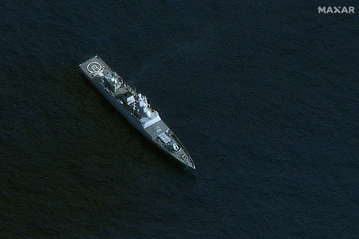 Trzy zachodnie samoloty śledziły ruchy rosyjskiego okrętu podwodnego "B-265 Krasnodar" i należącego do marynarki wojennej holownika ratowniczego "Jewgienij Czurow". Oba statki znajdowały się na Morzu Śródziemnym między Sardynią a Algierią i płynęły na wschód w kierunku Syrii.