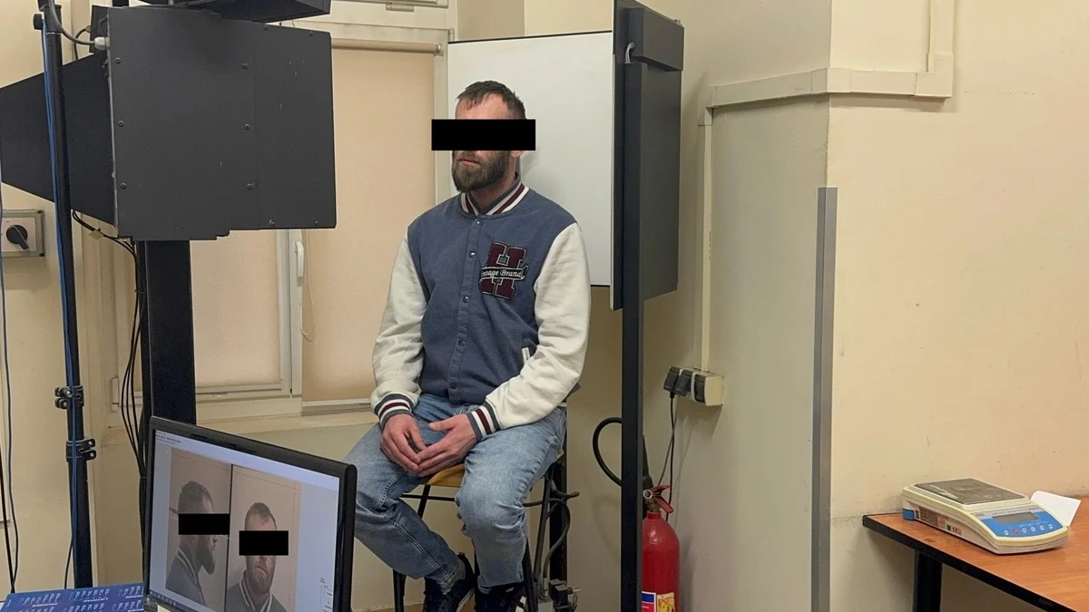 Warszawscy policjanci zatrzymali mężczyznę, który miał ukraść drogocenną kolekcję płyt winylowych oraz akcesoria muzyczne. 33-latek początkowo nie chciał współpracować. Zabarykadował się w mieszkaniu, które otworzył dopiero po przyjeździe na miejsce strażaków.