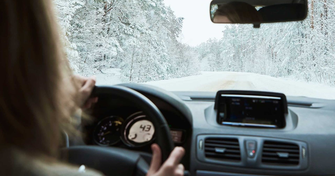 Te błędy kierowców mszczą się zimą. Niektóre popełniamy zanim ruszymy