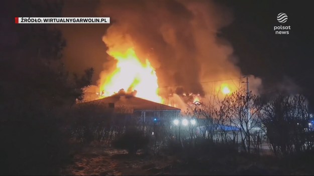 Ogromny pożar dyskoteki w miejscowości Wilga na Mazowszu. Na imprezie charytatywnej bawiło się około dwieście osób. Wszystkim udało się wydostać. Materiał dla "Wydarzeń" przygotowała Katarzyna Niećko. 