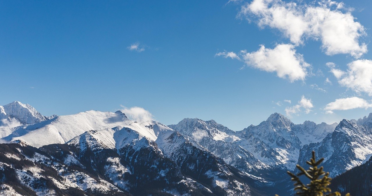 Najlepszy szlak na zimowy spacer dla seniorów. Widokowy, bez stromych podejść