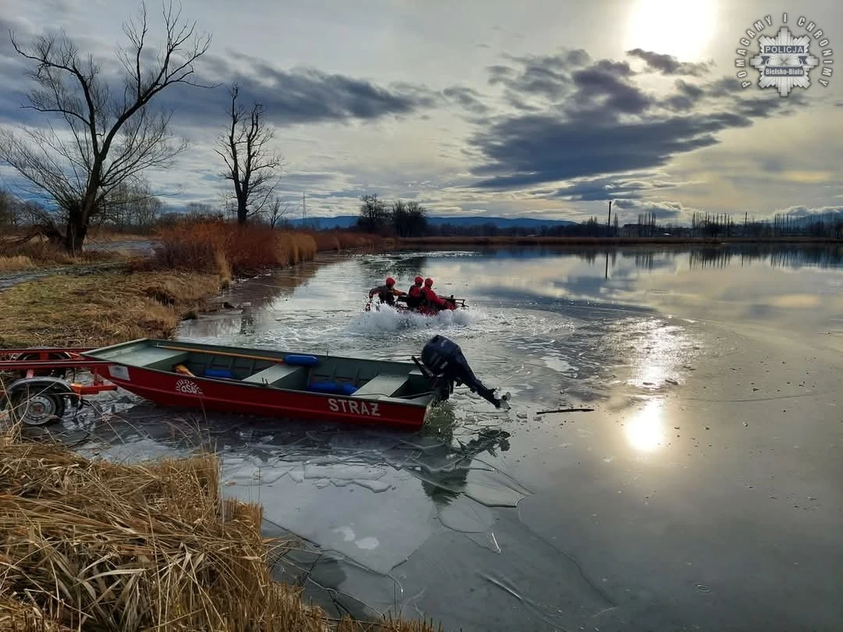 Około 150 osób poszukiwało ponownie w terenie zaginionej Karoliny Wróbel z Czechowic-Dziedzic. 24-latka wyszła z domu 3 stycznia. W tej sprawie została już zatrzymana jedna osoba. Mężczyzna usłyszał zarzut, ale śledczy nie ujawniają jego treści. 