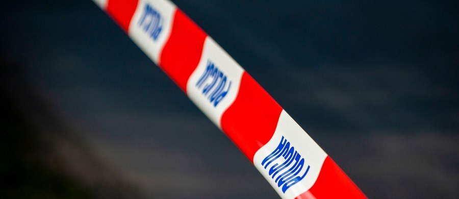 Prokuratura wszczęła śledztwo w sprawie tragicznej strzelaniny, do której w czasie weekendu doszło w warszawskiej dzielnicy Rembertów. Nie żyje 33-letni mężczyzna. 28-letnia kobieta z ranami postrzałowymi trafiła do szpitala.