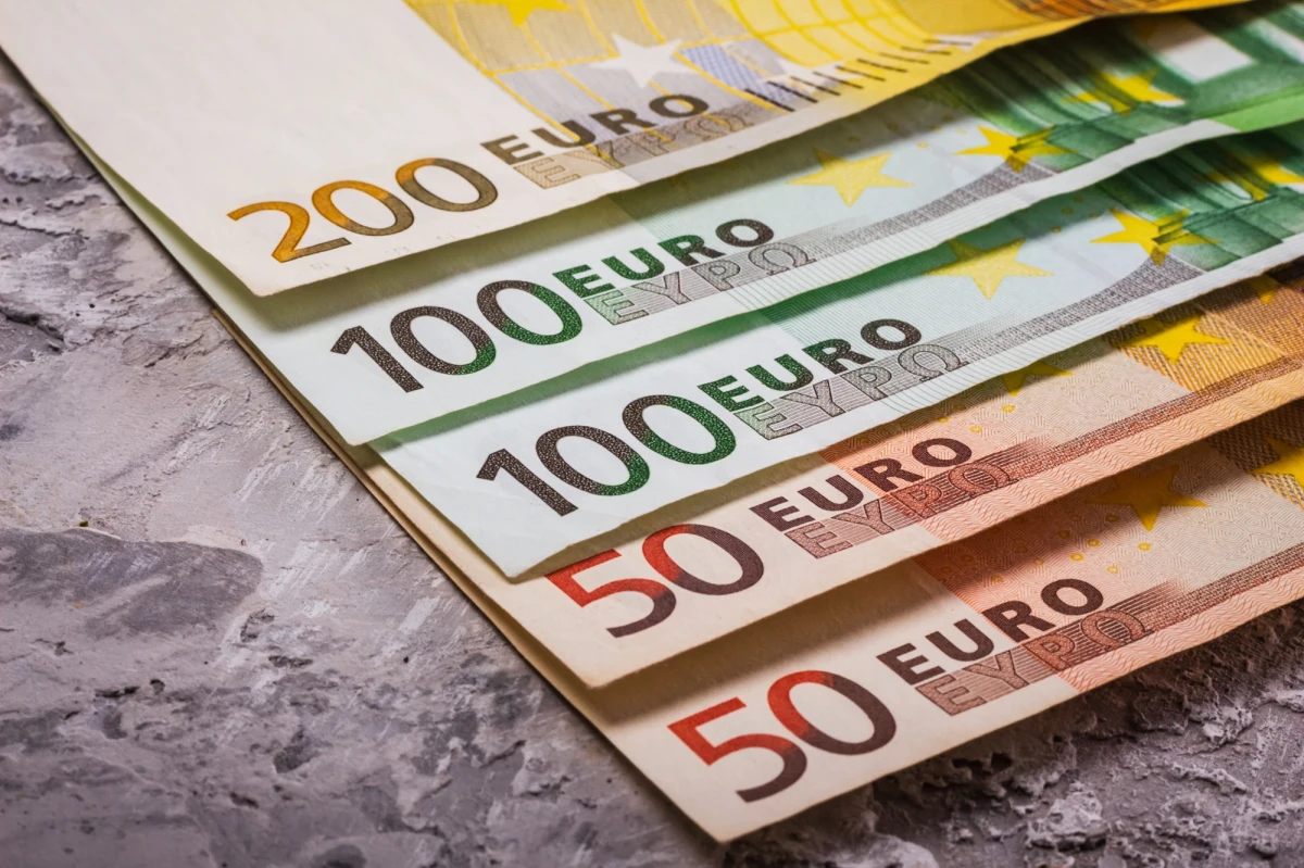 Polska musi oddać Brukseli ponad 91 mln euro, które miały zostać przeznaczone na zakup i dostawę generatorów dla Ukrainy w czasach rządów PiS-u. Chodzi o aferę związaną z nieprawidłowościami w RARS. Europejski Urząd ds. Zwalczania Nadużyć Finansowych (OLAF) opublikował komunikat w tej sprawie. 