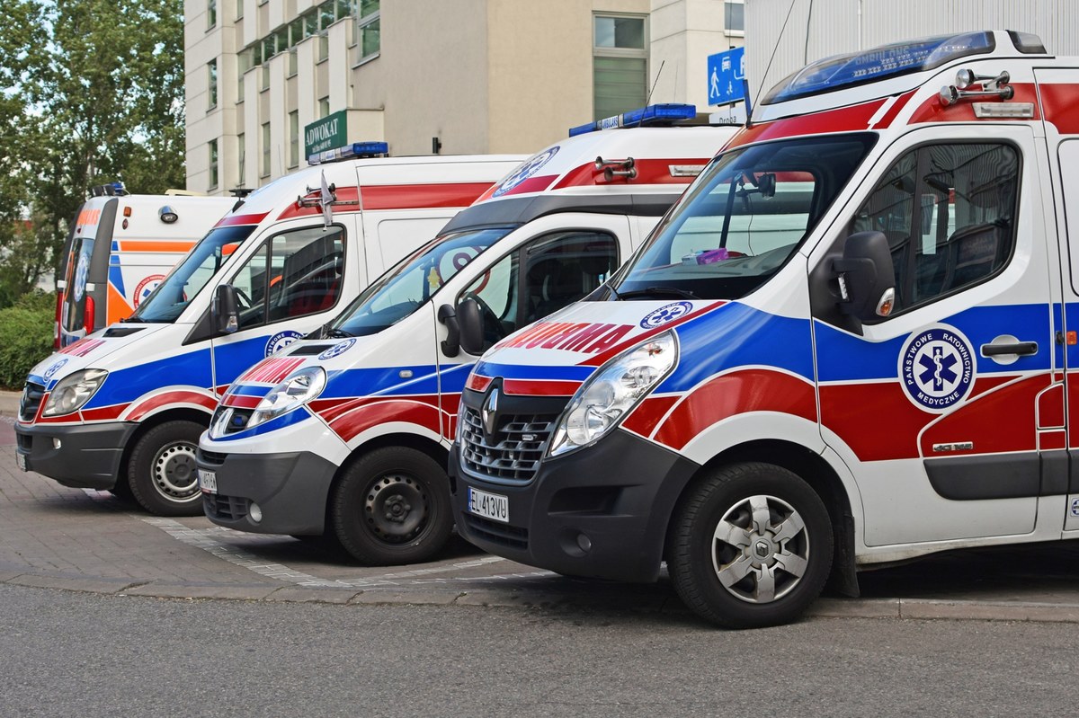 Rząd przyjął bez poprawek propozycję ustawy, która ma zwiększyć bezpieczeństwo ratowników medycznych. Nowe przepisy to konsekwencja śmiertelnego ataku nożem na ratownika.