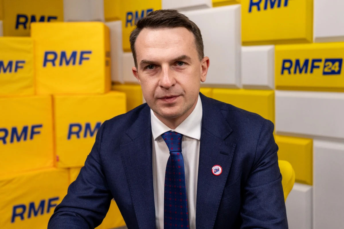 "Sugeruję kolegom z PiS, żeby sobie wyguglali, co to jest prezydencja. Być może niespecjalnie wiedzą" - mówił w Popołudniowej rozmowie w RMF FM Adam Szłapka - minister ds. Unii Europejskiej. W ten sposób odpowiadał na zarzuty opozycji, która wytyka rządzącym, że mimo polskiej prezydencji w Radzie UE w Warszawie nie odbędzie się unijny szczyt. "O czym my rozmawiamy? To jest trochę sztuka dla sztuki" - ocenił polityk Koalicji Obywatelskiej. 