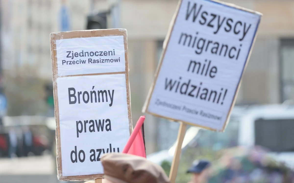 Aż 75 proc. badanych w sondażu Opinia24 dla RMF FM sprzeciwia się temu, by Polska przyjmowała migrantów. Najmocniejsze postawy antymigranckie wykazują wyborcy Prawa i Sprawiedliwości oraz Konfederacji.