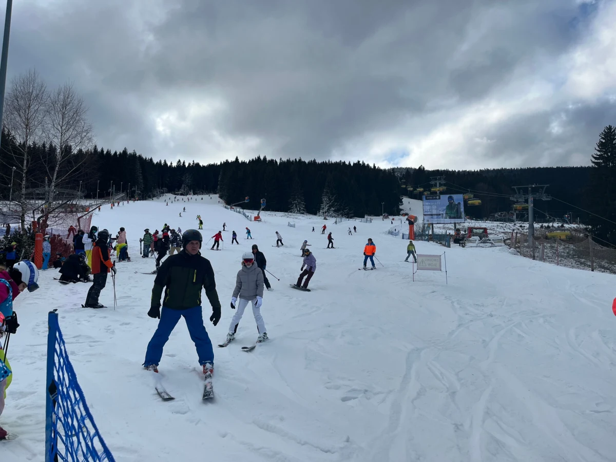 Woda nie zmyła pięknych krajobrazów i stoków, ale mimo to turyści omijają tereny popowodziowe. Tak wynika z raportu Stowarzyszenia Biznesu Razem Dla Regionu Śnieżnik, które zrobiło ankietę wśród przedsiębiorców z branży turystycznej w okolicach Lądka-Zdroju i Stronia Śląskiego. 