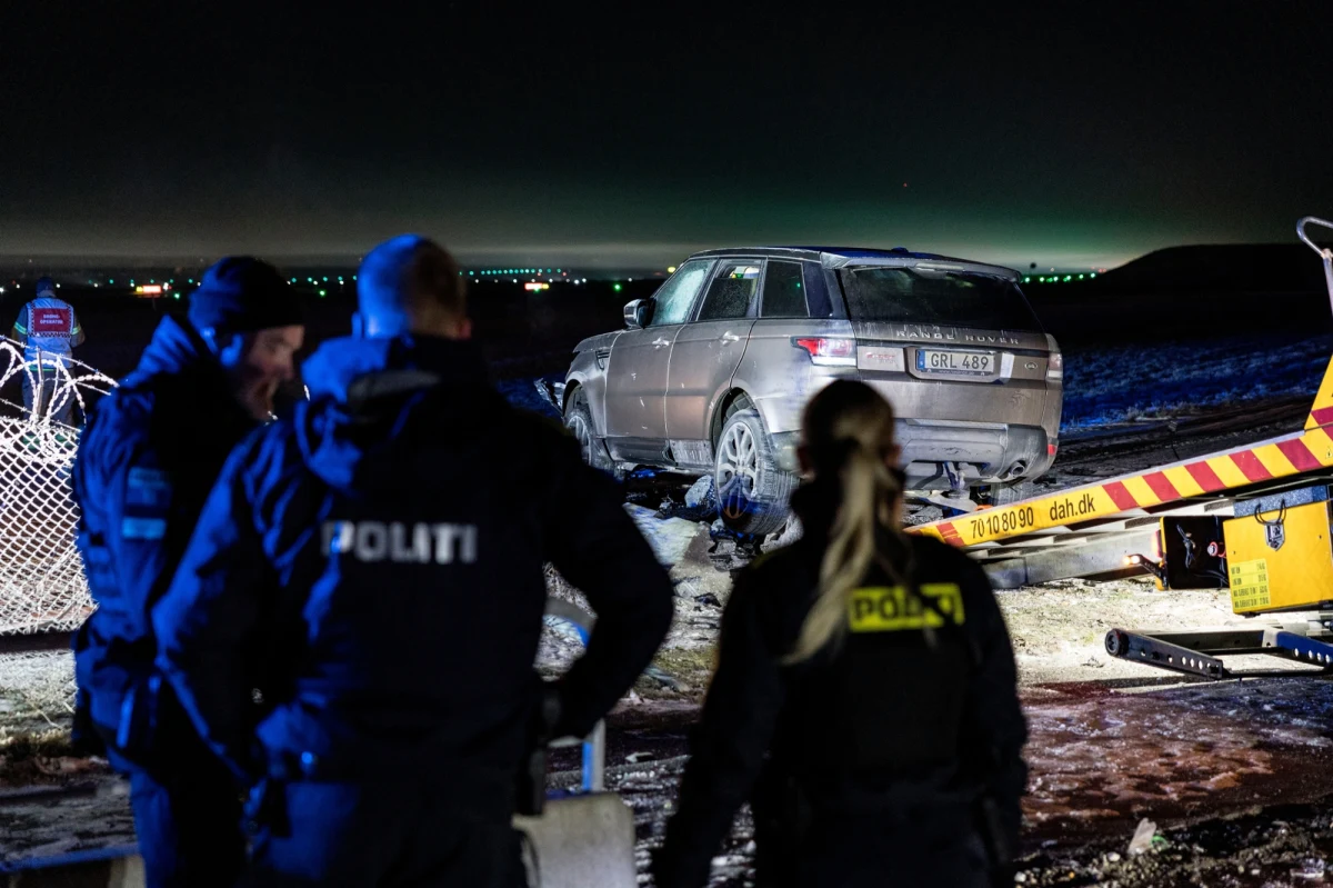Ścigany przez policję złodziej samochodu staranował pojazdem ogrodzenie portu lotniczego Kastrup w Kopenhadze. Lotnisko i przestrzeń powietrzna zostały zamknięte na kilka godzin w nocy z wtorku na środę. Mężczyzna wciąż jest poszukiwany.