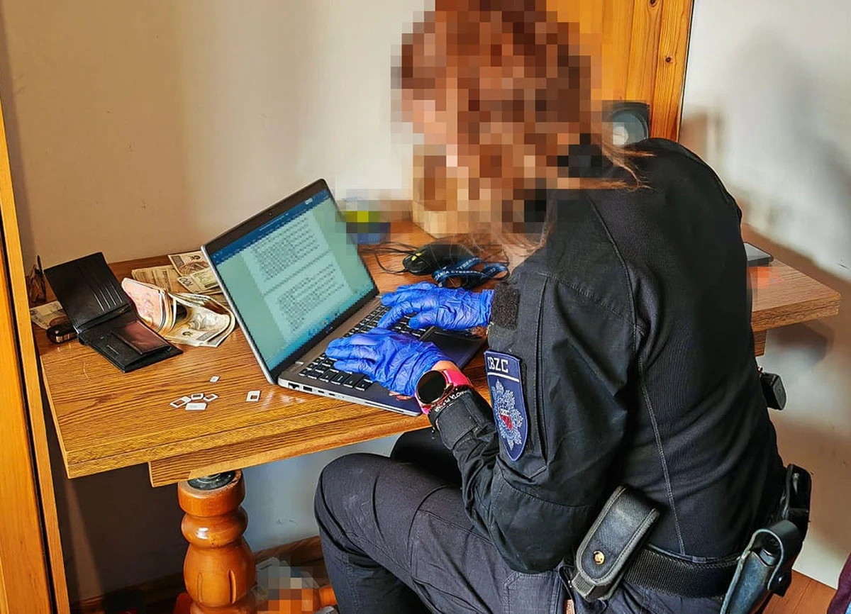 600 osób w Polsce oszukała działająca w Ukrainie grupa przestępcza rozbita przez Centralne Biuro Zwalczania Cyberprzestępczości we współpracy z ukraińską cyberpolicją. W śledztwie nadzorowanym przez Prokuraturę Regionalną w Łodzi zatrzymano u naszych wschodnich sąsiadów 6 osób.