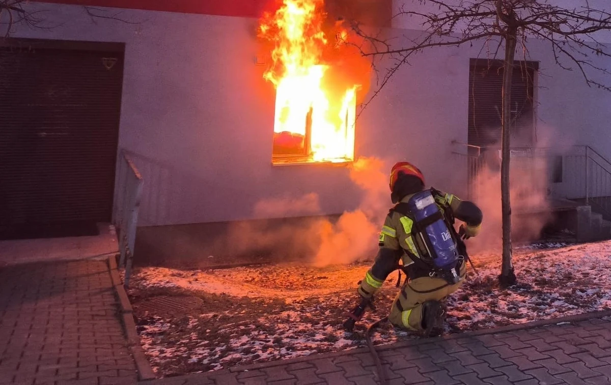 Jedna osoba została ranna w pożarze, który wybuchł rano w Bytomiu. Paliło się mieszkanie w bloku przy ul. Głowackiego.