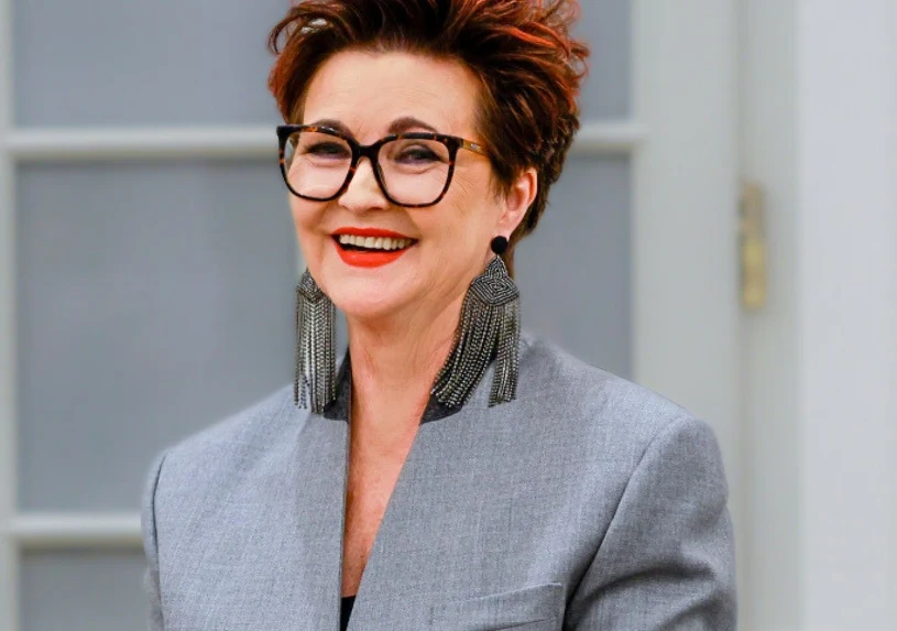 Kwaśniewska nosi te spodnie zamiast jeansów. Są wygodne i bardzo eleganckie