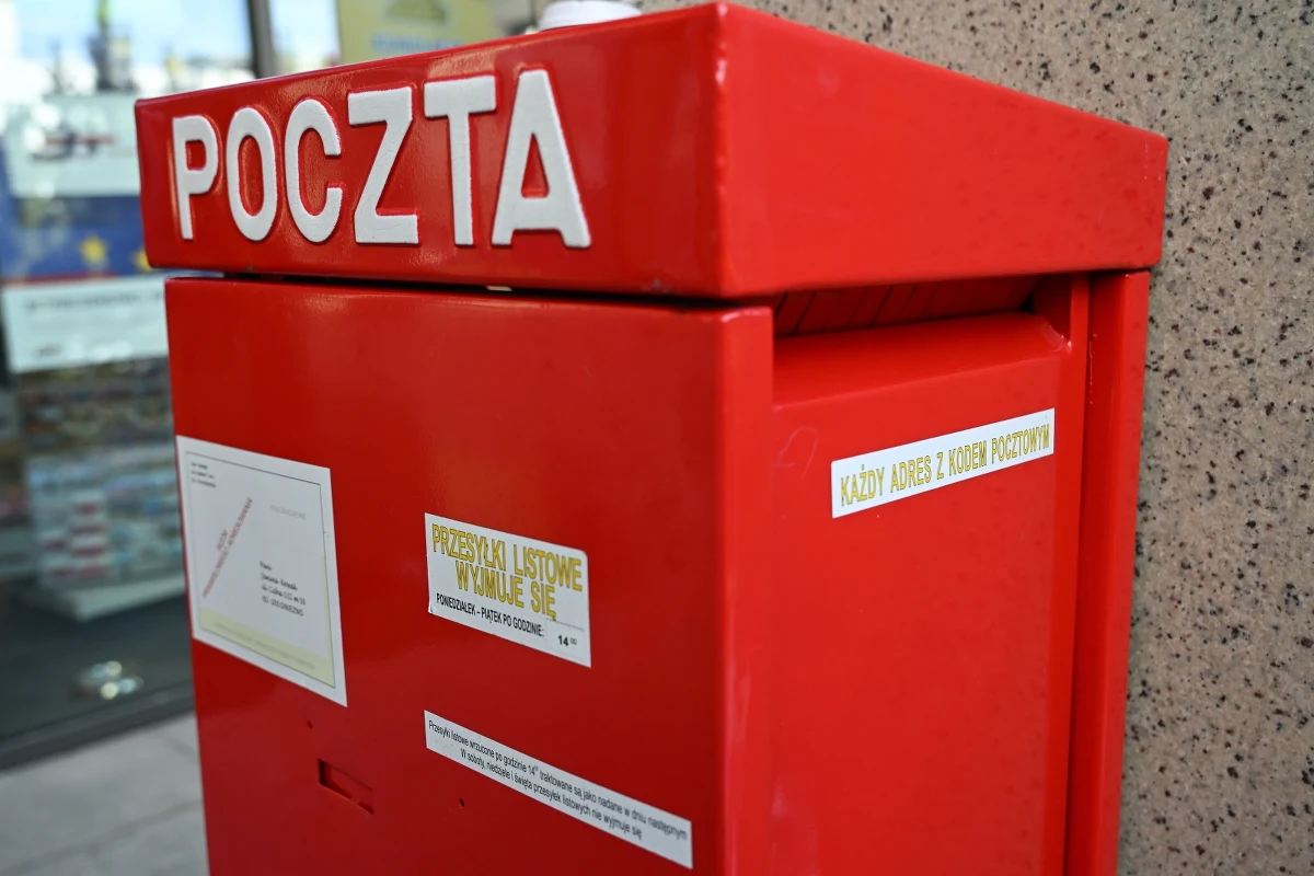 Przedstawiciele pocztowej "Solidarności" i Związku Zawodowego Pracowników Poczty nie wzięli udziału w zaplanowanych na dziś rozmowach z zarządem spółki. Związkowcy od tygodnia okupują salę w głównym budynku Poczty Polskiej przy ulicy Rodziny Hiszpańskich w Warszawie w proteście przeciwko planom masowych zwolnień. Właśnie w niej chcą prowadzić rozmowy, na co nie zgadza się spółka. 