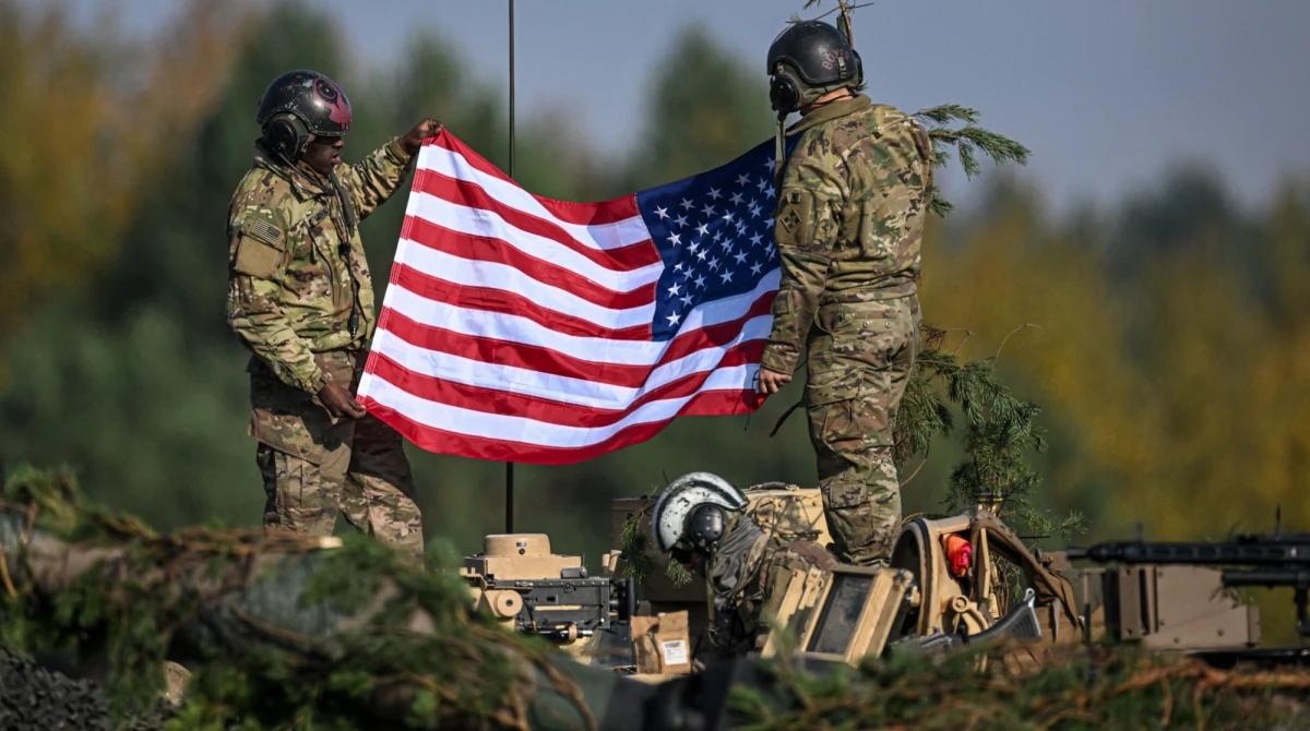 To mogą być najgłębsze cięcia w wydatkach Pentagonu od 2013 r. Jak poinformował "The Washington Post", sekretarz obrony USA Pete Hegseth polecił urzędnikom resortu przygotowanie planów obniżek wydatków o 8 proc. rocznie przez najbliższe pięć lat. Cięcia miałyby dotknąć m.in. wojsk stacjonujących w Europie.