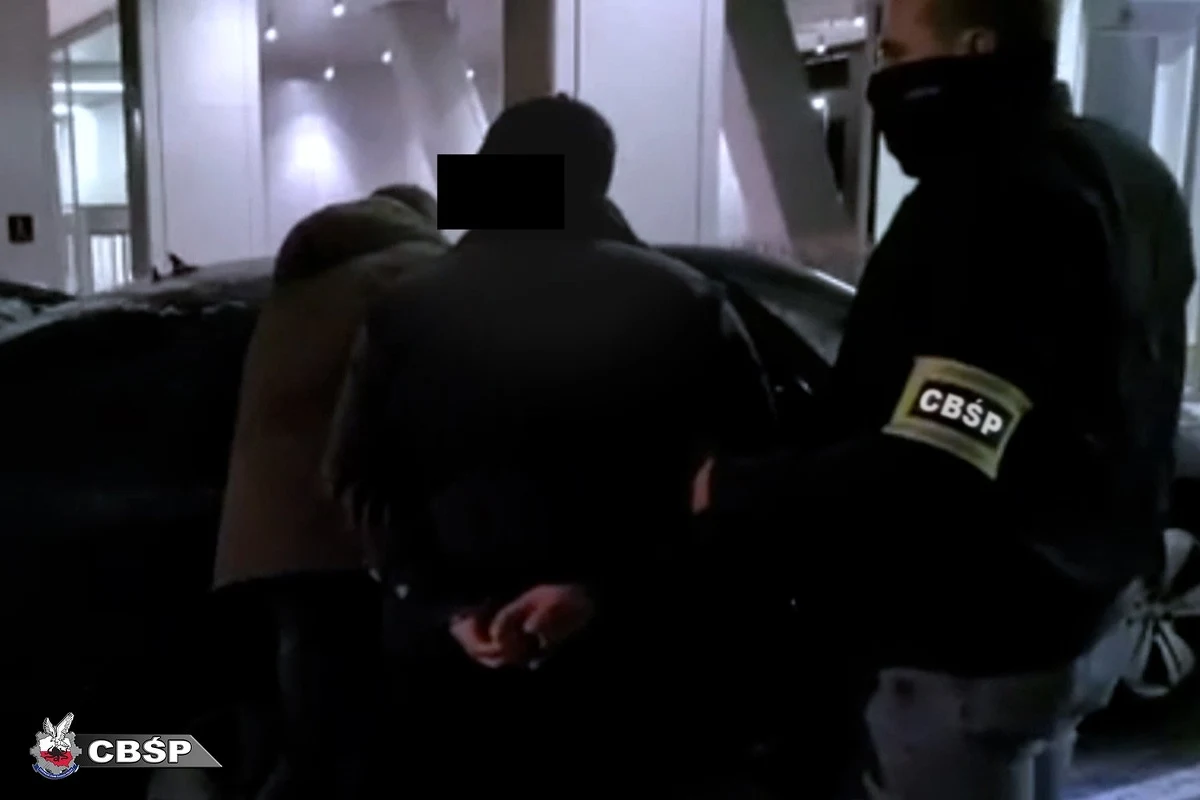 Ormianina podejrzanego o udział w zorganizowanej grupie przestępczej o charakterze zbrojnym zatrzymali "łowcy cieni" z Centralnego Biura Śledczego Policji. Gang dokonywał wymuszeń na biznesmenach. 45-latek ukrywał się od czterech lat.