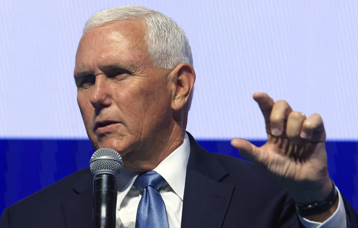 "To nie Ukraina, a Rosja wywołała wojnę" - napisał w mediach społecznościowych były bliski współpracownik Donalda Trumpa, Mike Pence. Dawny wiceprezydent USA jest w niełasce u obecnego gospodarza Białego Domu. Sam Trump stwierdził z kolei w wywiadzie dla BBC, że to Rosja "rozdaje karty" w rozmowach dotyczących zakończenia wojny w Ukrainie, ponieważ "zajęła już spore obszary" tego kraju.