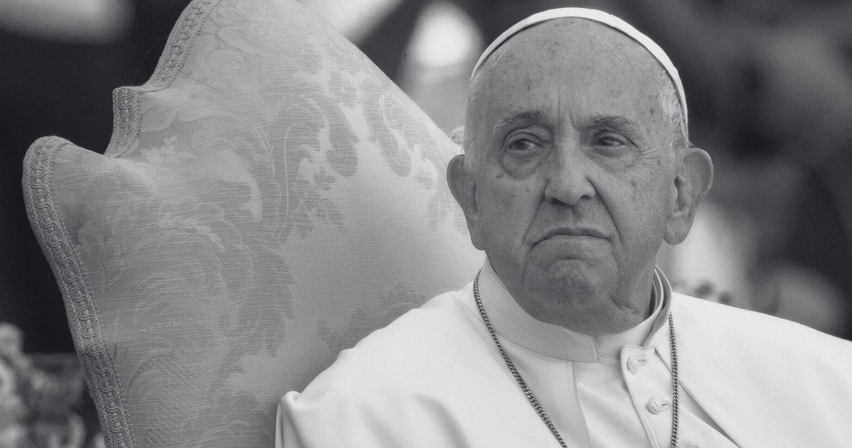 Papież Franciszek nie żyje. Ostatnie lata naznaczone były cierpieniem