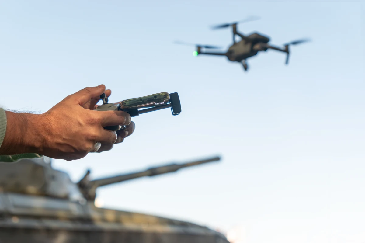 To ukraiński wywiad wojskowy Ukrainy (HUR) stoi za operacją, w wyniku której - w rosyjskiej armii - doszło do serii wybuchów okularów dla operatorów dronów FPV. Rosyjskie media podają nieoficjalnie, że rannych zostało ośmiu żołnierzy. 