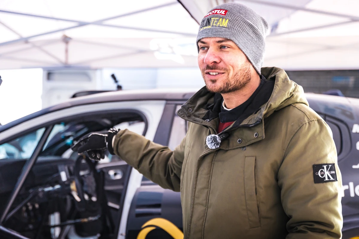 Były wicemistrz Polski w rajdach samochodowych Jakub Brzeziński w tym sezonie znów chce walczyć o najwyższe cele. Po kilku latach przerwy znów wsiądzie do rajdówki w najmocniejszej specyfikacji. Będzie jeździł Citroenem C3 Rally2 Evo. Na prawym fotelu Brzezińskiemu partnerować będzie doświadczony pilot Jakub Gerber.