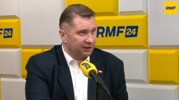 "Radziłbym, żeby pan Zełenski lepiej ułożył sobie relacje z największym sojusznikiem Ukrainy, jakim są Stany Zjednoczone" – powiedział Przemysław Czarnek, poseł PiS i były minister edukacji. Był on gościem Marka Tejchmana w Popołudniowej rozmowie w RMF FM. Jak stwierdził, "wojnę rozpoczął Putin wyhodowany przez zachodnią Europę".