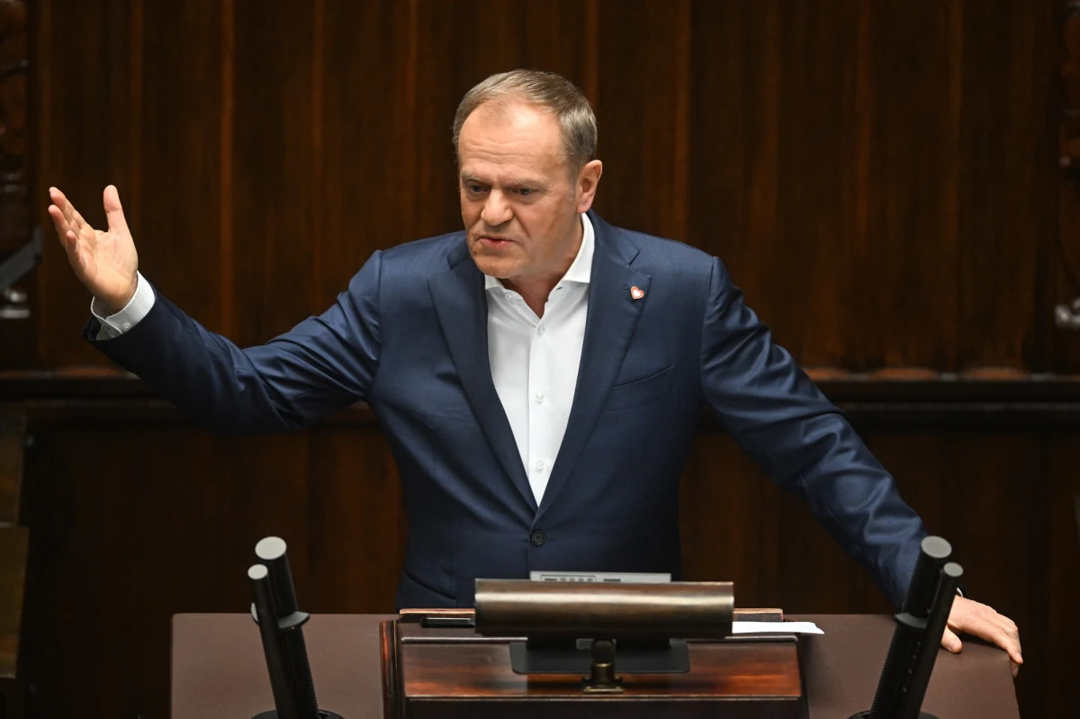 "Zaostrzanie konfliktu politycznego, budzenie agresji, to obiektywnie rzecz biorąc element wymarzonego scenariusza napisanego w Moskwie" - powiedział premier Donald Tusk w czwartek w Sejmie. "Z ust ważnych polityków prawicy padają słowa, które brzmią jak cytaty z Ławrowa. Ogarnijcie się" - dodał.