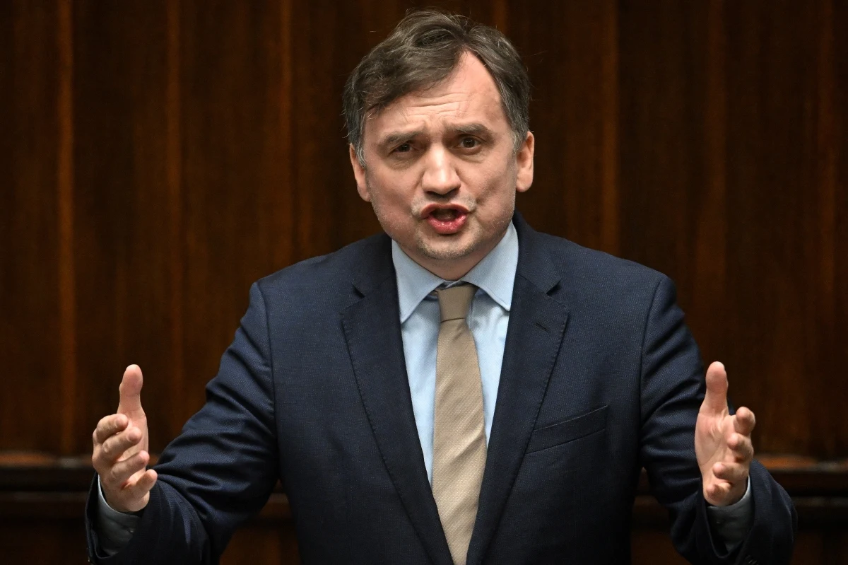 Sejm wyraził zgodę na uchylenie immunitetu i zastosowanie do 30 dni aresztu wobec posła PiS Zbigniewa Ziobry - byłego ministra sprawiedliwości i b. prokuratora generalnego. Chodzi m.in. o karę porządkową - na wniosek komisji śledczej do spraw Pegasusa - za niestawiennictwo na posiedzeniu.