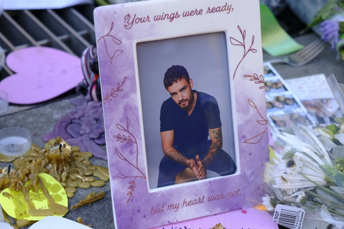 Argentyński sąd uniewinnił trzy osoby podejrzewane o nieumyślne spowodowanie śmierci Liama Payne’a – muzyka grupy One Direction. Brytyjczyk zginął w październiku po upadku z balkonu hotelu w Buenos Aires. Sąd zatwierdził natomiast areszt wobec dwóch innych oskarżonych.