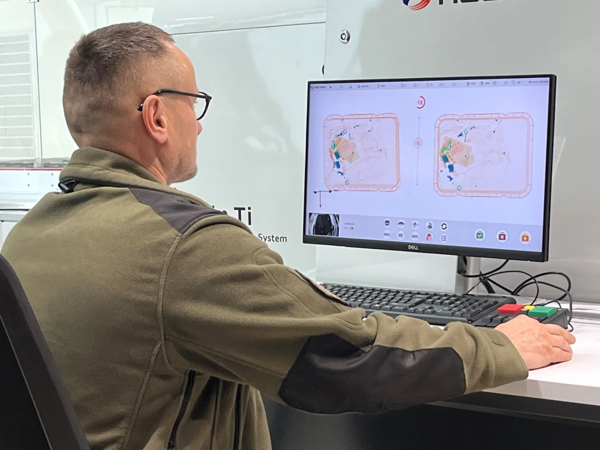 Kontrole bezpieczeństwa na polskich lotniskach mają być szybsze, a to dzięki nowym urządzeniom do prześwietlania bagażu podręcznego. Podróżni nie będą już musieli wyjmować z walizek płynów i urządzeń elektronicznych. Jako pierwszy nowe urządzenia uruchomił Port Lotniczy Lublin.