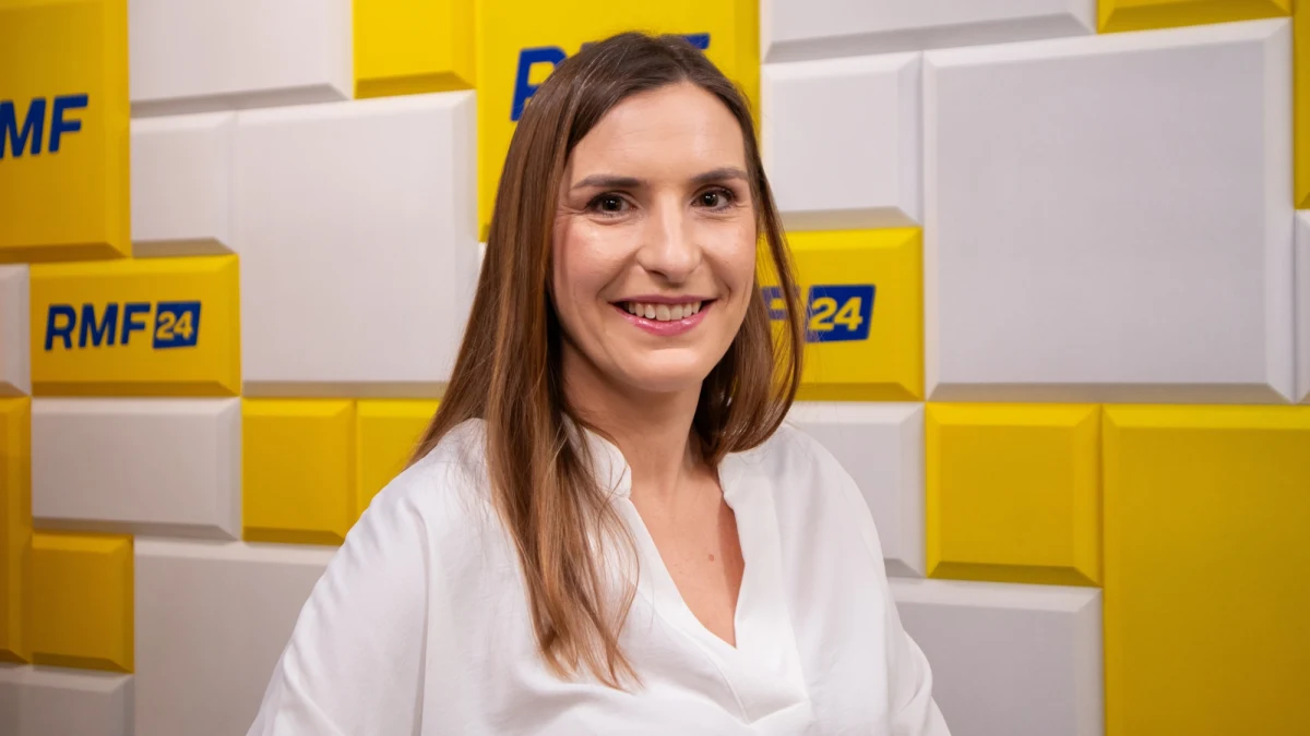 "Uważam, że możemy czuć się bezpiecznie" - powiedziała w Porannej rozmowie w RMF FM podsekretarz stanu ds. europejskich Magdalena Sobkowiak-Czarnecka. Członek rządu była pytana m.in. o przewagę Rosji nad krajami UE w przemyśle zbrojeniowym. Sobkowiak-Czarnecka wskazała m.in., że 10 lat temu kwestią obrony zajmowało się w Komisji Europejskiej kilkanaście osób, a dzisiaj jest osobna dyrekcja i komisarz. "Jeśli prośby z Ukrainy przekraczają nasze możliwości, mówimy 'stop'" - mówiła o polskiej polityce rozmówczyni Tomasza Terlikowskiego.