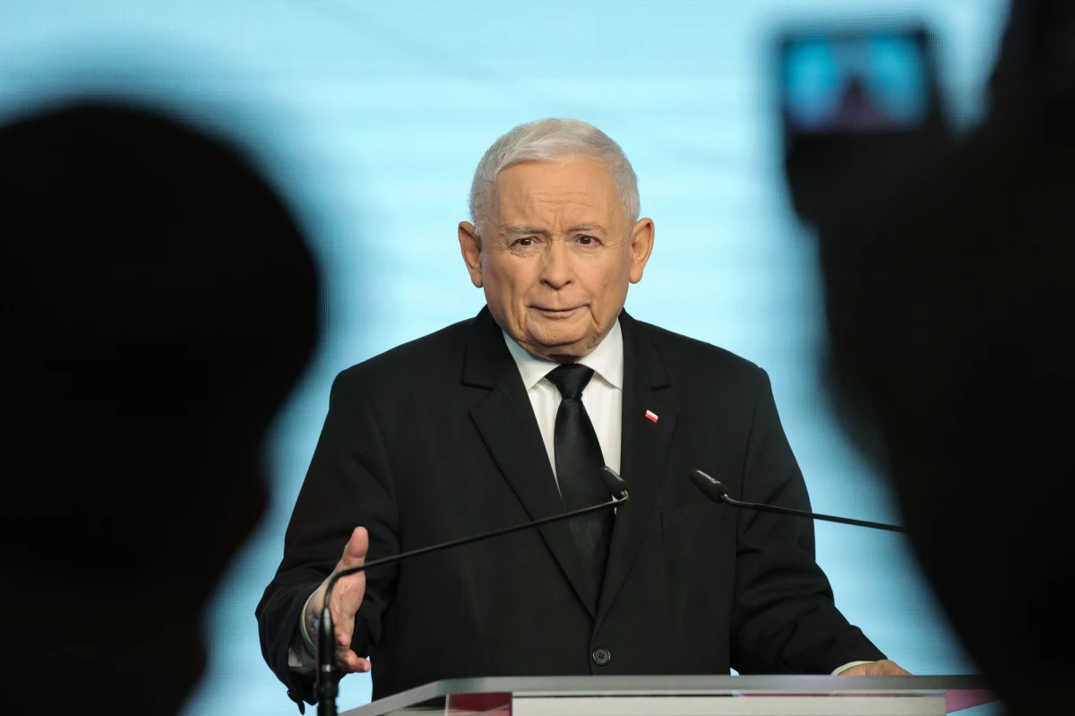"Jarosław Kaczyński przebywa w szpitalu w Lublinie na rutynowych badaniach" - potwierdził rzecznik Prawa i Sprawiedliwości Rafał Bochenek. Dodał, że z tego powodu lider PiS nie pojawi się na piątkowym posiedzeniu sejmowej komisji regulaminowej dotyczącym jego immunitetu. 
