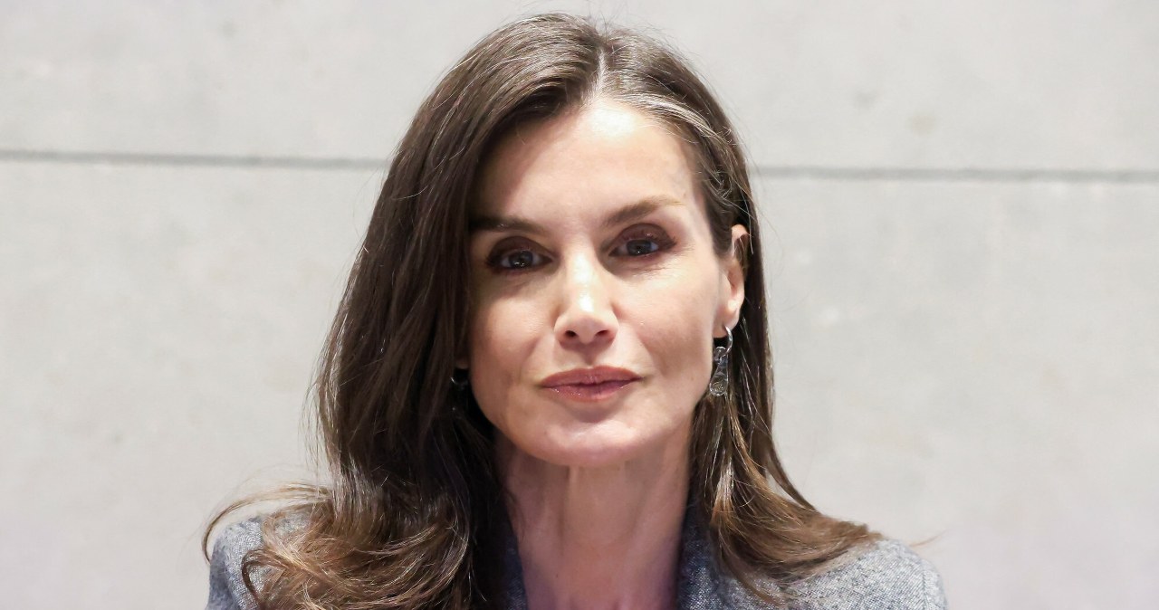 Kolor jest jednym z hitów jesieni. Królowa Letycja zaskoczyła kreacją