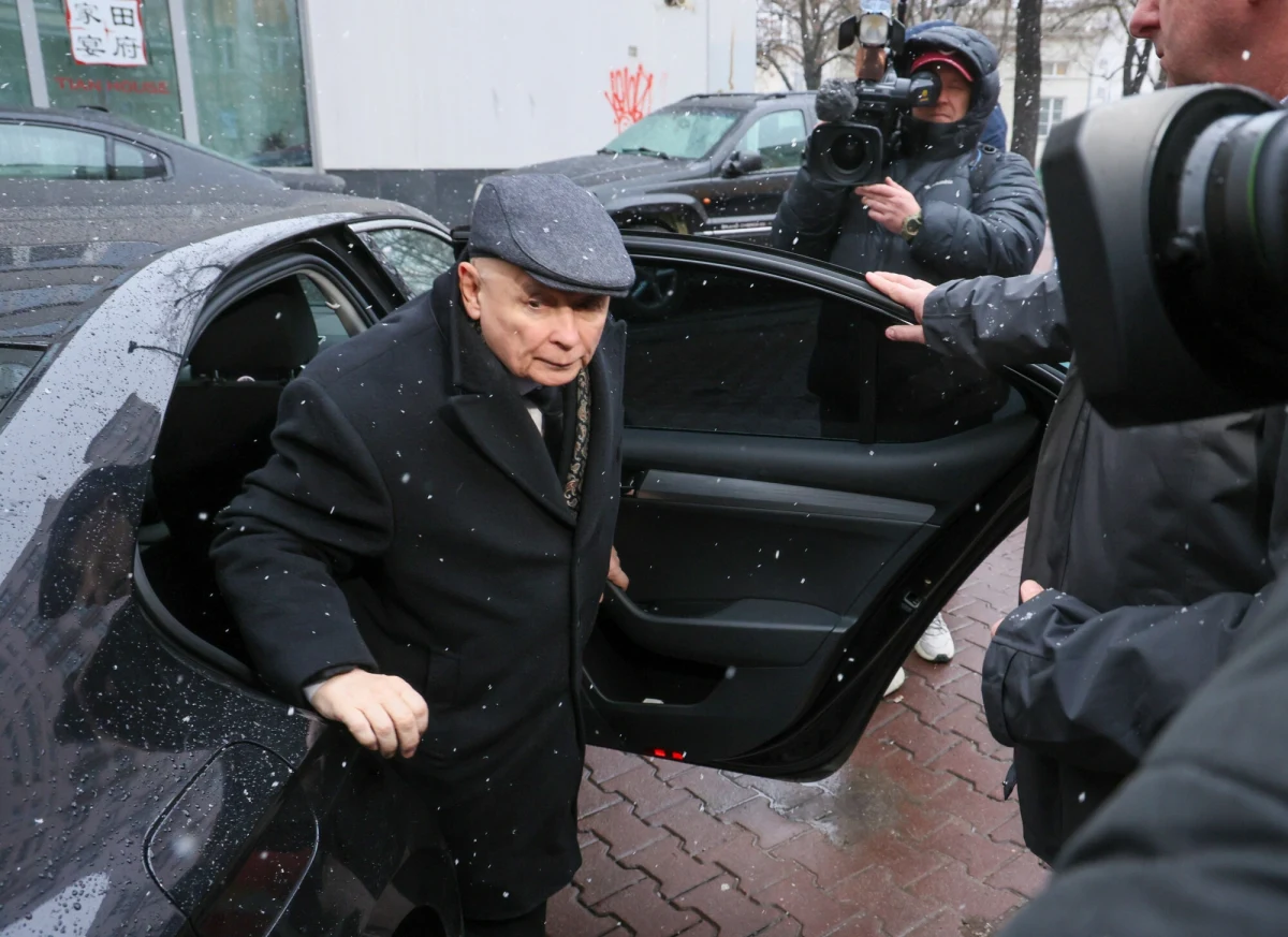 Osoba nieznana, czyli NN - w taki sposób został zakwalifikowany prezes PiS Jarosław Kaczyński przy przyjęciu do szpitala w Lublinie - potwierdził PAP rzecznik Urzędu Marszałkowskiego w Lublinie Remigiusz Małecki. Jak tłumaczył, najprawdopodobniej stało się tak "pod wpływem emocji ze strony personelu placówki". W piątek prezes PiS został wypisany do domu.