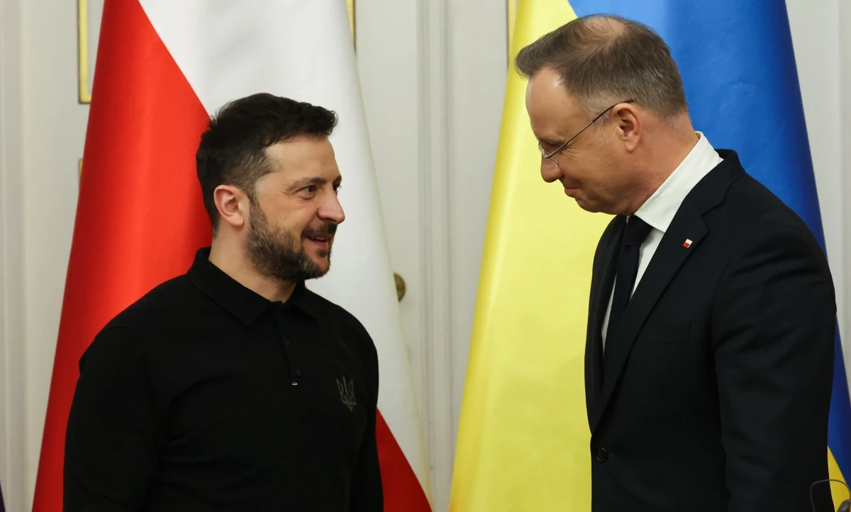 "Zasugerowałem prezydentowi Zełenskiemu, aby pozostał oddany kursowi spokojnej i konstruktywnej współpracy z prezydentem USA Donaldem Trumpem" - napisał Andrzej Duda na platformie X. W ten sposób polski prezydent skomentował swoją dzisiejszą rozmowę z Wołodymyrem Zełenskim. "Głęboko doceniamy wsparcie narodu polskiego i nigdy nie zapomnimy, ile Polska zrobiła dla naszej wspólnej przyszłości" - stwierdził natomiast ukraiński prezydent. "Ważne jest, aby Stany Zjednoczone stały z nami" - dodał.