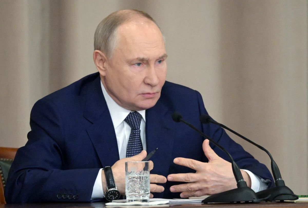 Rosja może zgodzić się na wykorzystanie części z ok. 300 mld dolarów z zamrożonych na Zachodzie aktywów państwowych na odbudowę Ukrainy, domagając się jednak, aby część została wydana na kontrolowane przez Moskwę terytoria. Takie informacja przekazała agencja Reutera, powołując się na kilka źródeł zaznajomionych ze sprawą.