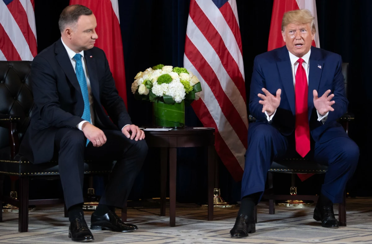 Prezydent Andrzej Duda spotka się w sobotę z prezydentem USA Donaldem Trumpem - informuje Polsat News. Rozmowy polskiego i amerykańskiego prezydenta mają się odbyć się w Białym Domu lub na konferencji Conservative Political Action Conference (CPAC) pod Waszyngtonem.