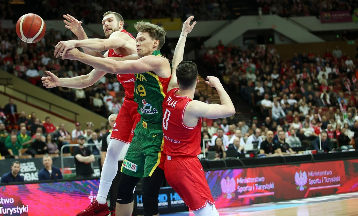 Reprezentacja Polski koszykarzy przegrała w Katowicach z Litwą 48:82 (18:15, 14:22, 10:25, 6:20) w 5., przedostatniej kolejce kwalifikacji mistrzostw Europy 2025. W Wilnie przed blisko rokiem rywale wygrali 83:64. Polska jako współgospodarz Eurobasketu jest pewna udziału w tym turnieju.