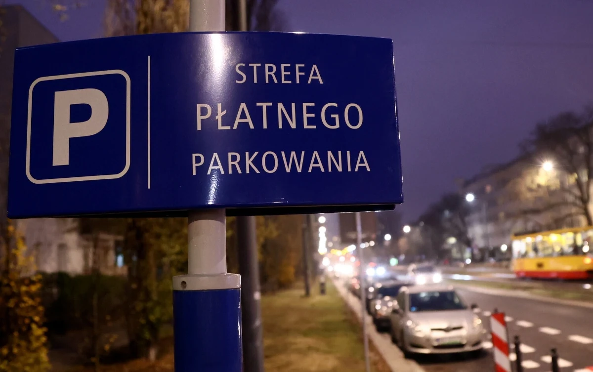 Kierowcy, którzy nielegalnie parkują w strefie płatnego parkowania niestrzeżonego (SPPN), zasilili budżet Warszawy w 2024 roku o 61,7 mln zł. To o ponad 15 mln więcej niż w roku 2023.