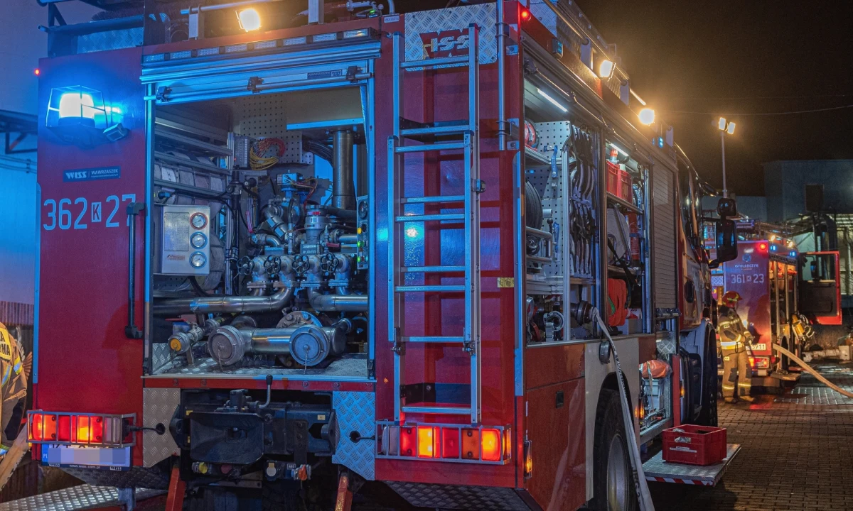 Dwie osoby zginęły w dwóch pożarach, które wybuchły w Krakowie w nocy z soboty na niedzielę. Policja prowadzi dochodzenie.