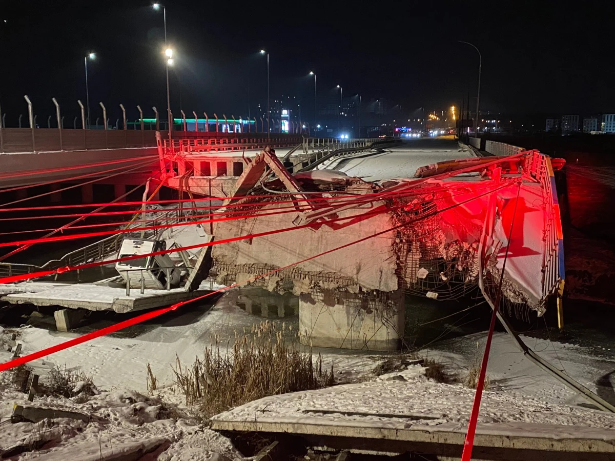 O wielkim dramacie mieszkańców podkijowskiego Irpienia w pierwszych dniach pełnoskalowej inwazji Rosji na Ukrainę wciąż przypomina wysadzony w powietrze most Romanowski. Przez jego zawalone elementy, krótko przed okupacją miasta, ewakuowało się kilkadziesiąt tysięcy ludzi. W przededniu trzeciej rocznicy ataku na kraj naszych sąsiadów to miejsce odwiedził specjalny wysłannik RMF FM na Ukrainę Mateusz Chłystun. Wspomnieniami z pierwszych dni wojny i ewakuacji podzielił się z nim mer Irpienia Ołeksandr Markuszyn.