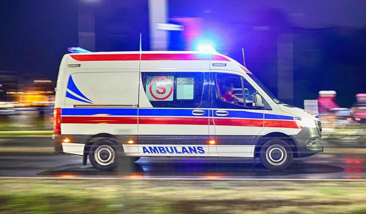 20-latka miała zostać zaatakowana siekierą w Wałbrzychu na Dolnym Śląsku. Ranny został też 50-letni mężczyzna. Oboje trafili do szpitala z ciężkimi obrażeniami ciała. "Dzisiaj do prokuratury został doprowadzony zatrzymany w tej sprawie 18-latek. Usłyszał zarzut" - powiedziała RMF FM w niedzielę oficer prasowa Komendy Wojewódzkiej Policji we Wrocławiu.