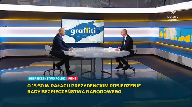 Oficjalne zaproszenie na szczyt Inicjatywy Trójmorza w Warszawie 28 kwietnia zostało skierowane do Białego Domu - powiedział w programie "Graffiti" Wojciech Kolarski, szef Biura Polityki Międzynarodowej w Kancelarii Prezydenta. Minister podkreślił jednak, że nie jest to jedyny termin omawiany ze stroną amerykańską. Wojciech Kolarski przekazał, że Andrzej Duda po raz pierwszy zaprosił Donalda Trumpa do Polski w czasie rozmowy telefonicznej 11 listopada. Wówczas prezydent elekt zadzwonił do Warszawy z życzeniami z okazji rocznicy odzyskania niepodległości. Podczas wizyty w Waszyngtonie prezydent Duda ponownie zaprosił Trumpa do Warszawy na szczyt Inicjatywy Trójmorza, czyli 13 państw tworzących platformę współpracy w Europie Środkowej i Wschodniej. Spotkanie odbędzie się w stolicy 28 kwietnia. - Oficjalne zaproszenie zostało skierowane do Białego Domu. To jest jedna z możliwości omawianych ze stroną amerykańską. Nie jest to jedyna - mówił Wojciech Kolarski. - Prezydent Trump powiedział, że dziękuje za zaproszenie, bardzo się cieszy i chce być w Polsce - dodał. Prowadzący program "Graffiti" Marcin Fijołek zwrócił uwagę, że wizyta ta odbyłaby się jeszcze przed zakończeniem kadencji prezydenta Dudy (kadencja oficjalnie kończy się w sierpniu; I tura wyborów prezydenckich odbędzie się 18 maja - red.). - Jestem przekonany, że czeka nas wizyta prezydenta Trumpa w Polsce i to będzie ważna wizyta - podkreślił. 