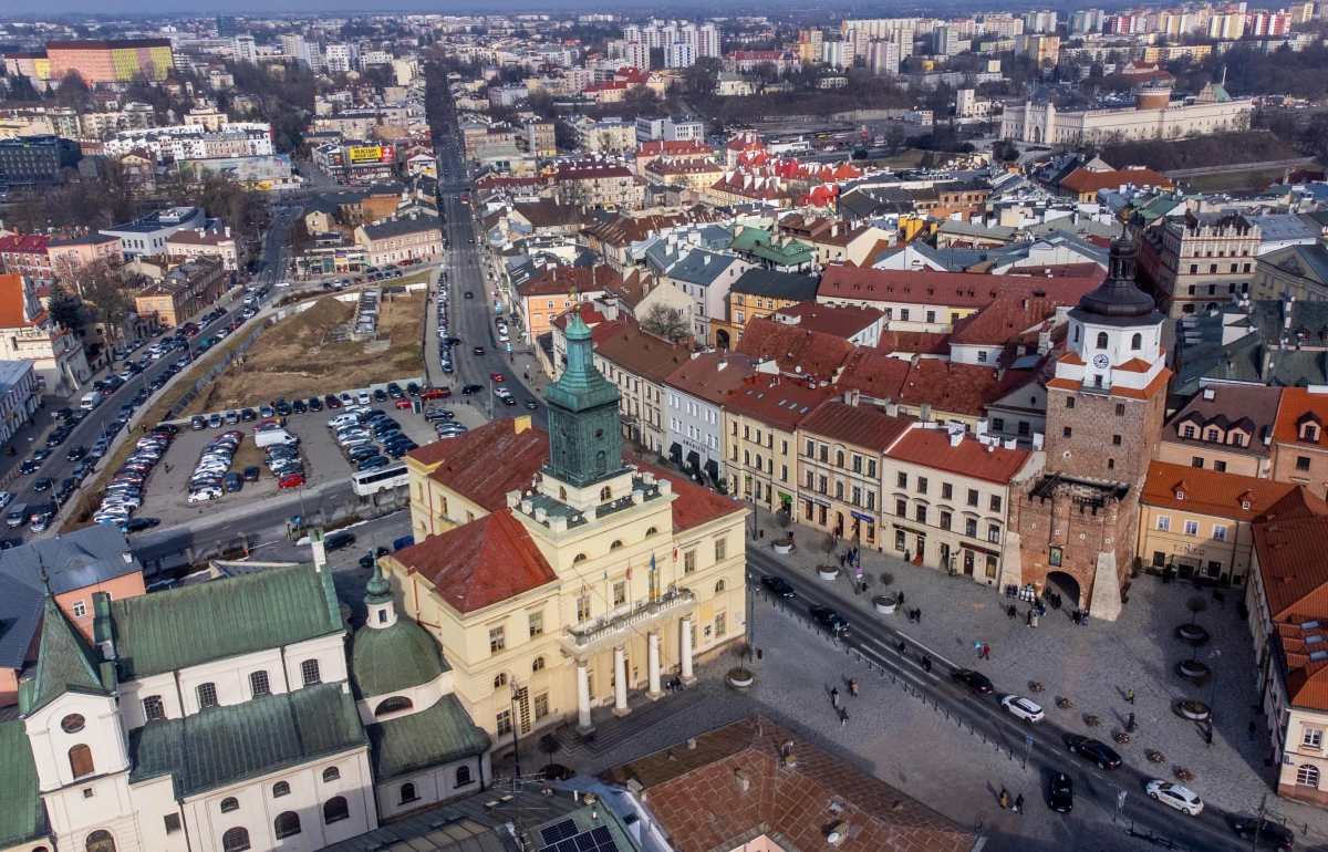 Wygraną miasta zakończył się jeden z sądowych sporów pomiędzy Zarządem Dróg i Transportu Miejskiego w Lublinie a spółką przewozową Warbus. Latem 2019 r. z dnia na dzień wycofała wszystkie swoje autobusy z ulic stolicy Lubelszczyzny, co skutkowało paraliżem komunikacji miejskiej. Spór toczył się o 6,5 mln zł