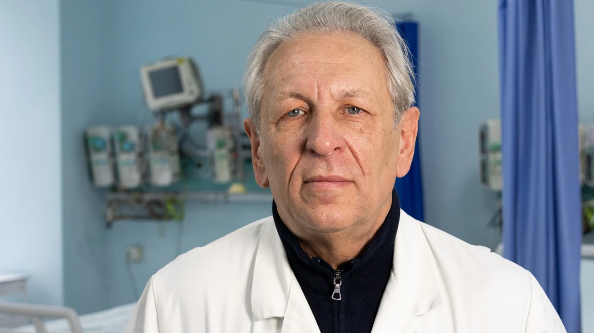 "Los bywa cyniczny. Wojna, paradoksalnie przyczynia się do rozwoju medycyny" - mówi naszemu reporterowi prof. Lubomir Kułyk, szef kliniki kardiochirurgii, szpitala uniwersyteckiego we Lwowie. Przez trzy lata od momentu rosyjskiej inwazji na Ukrainę lekarze w tej placówce pracują nieustannie. Odwiedził ją wysłannik RMF FM na Ukrainę, Mateusz Chłystun. 