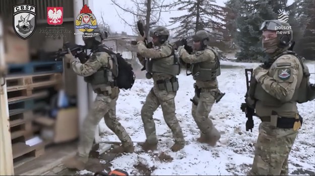 Ponad 50 kg mefedronu i dwie  osoby z zarzutami. Centralne Biuro Śledcze Policji rozbiło grupę zajmującą się produkcją narkotyku. Laboratorium znajdowało się w gminie Imielin na Śląsku. Materiał dla "Wydarzeń" przygotowała Paulina Rutkowska. 