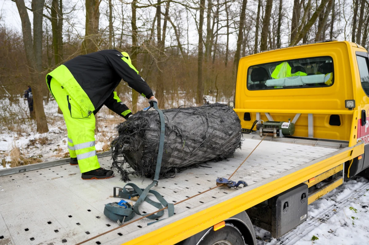 Cztery obiekty znalezione w zeszłym tygodniu w Wielkopolsce, mogące być częściami amerykańskiej rakiety Falcon 9, nie stanowią zagrożenia dla ludzi, nie wykazują właściwości radioaktywnych. Takie informacje podaje w komunikacie Polska Agencja Kosmiczna POLSA. 