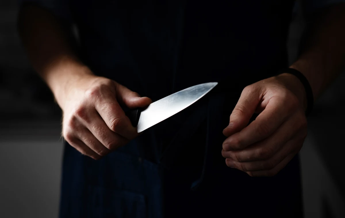 Trzech Gruzinów, uczestników piątkowej bójki na placu Konstytucji w Warszawie, trafiło do aresztu. W czasie zajścia od ciosów nożem zginął ich rodak.