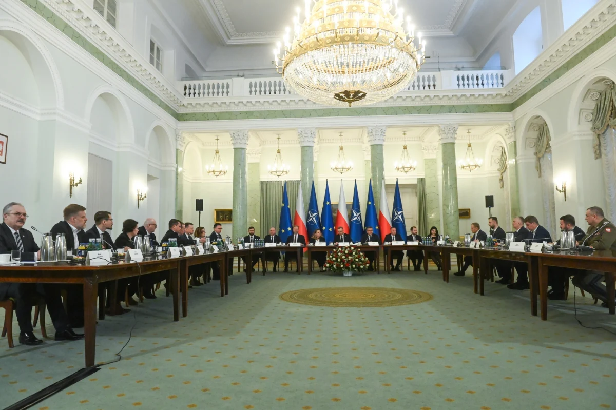 Relacja ze spotkania prezydenta Andrzeja Dudy z prezydentem USA Donaldem Trumpem oraz konkluzje z tego spotkania. To był jeden z tematów zwołanej przez prezydenta Dudę Rady Bezpieczeństwa Narodowego. Niespodziewanie po posiedzeniu RBN doszło do ostrej wymiany internetowych wpisów na linii premier Donald Tusk - szef klubu parlamentarnego PiS Mariusz Błaszczak. 